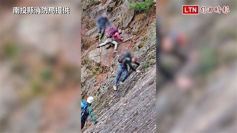 網路揪縱走南三段6隊員先下山 落後失聯2人找到了（南投縣消防局提供） Youtube