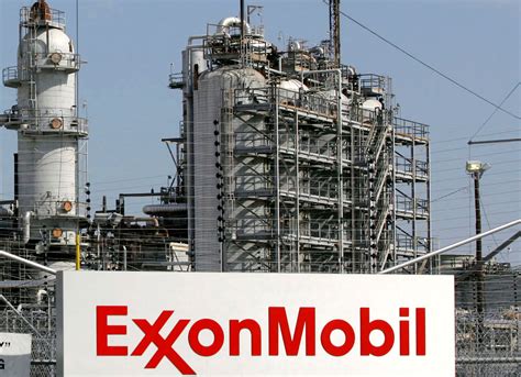 Exxon Explosion Huge Blaze At Texas Exxonmobil Oil Refinery In