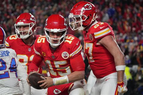 '15 Was Playing the Best He's Played All Year' - Travis Kelce Heaps