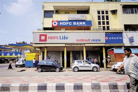 Hdfc Life May Lose Out On Share Premium If It Lists Without Max Life