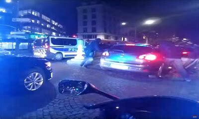 Un Motard Se Fait Agresser Par Des Policiers De La BAC Paris