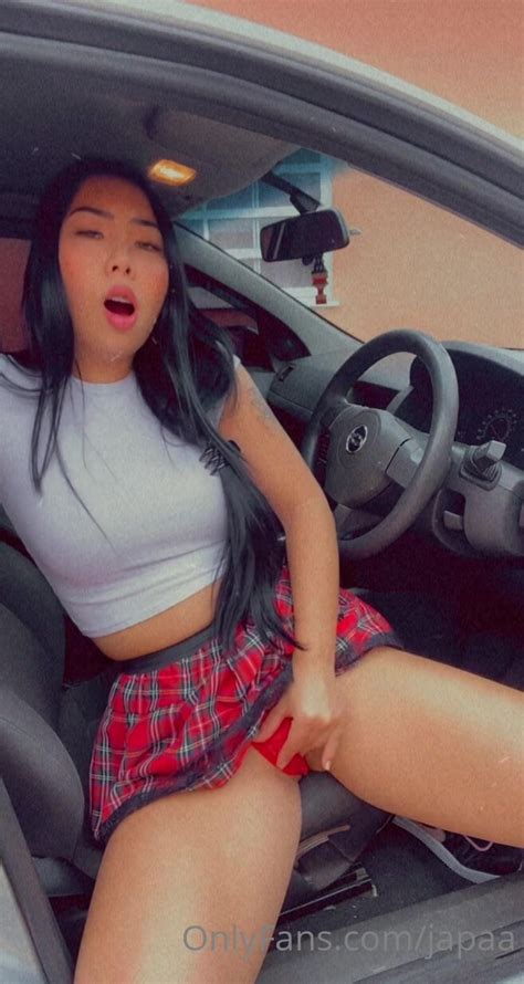 Japa Showing Her Breasts And Masturbating Her Pussy In The Car CNNAMADOR