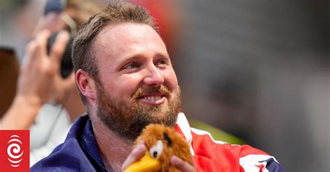 Proud Parents Of Tom Walsh Share Kisses After Bronze Medal Rnz