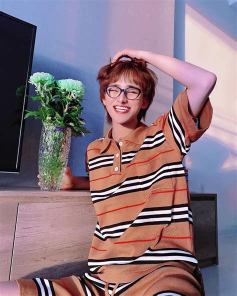 Hot TikToker lúc lên tivi và trong ảnh sống ảo Lê Bống khiến netizen tranh cãi gây choáng nhất