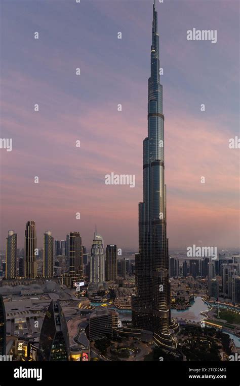 Moderne Architektur einschließlich des Burj Khalifa Turms wird an