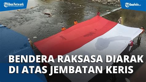 Unik Bendera Merah Putih Raksasa Dibentangkan Di Kali Anyar Solo