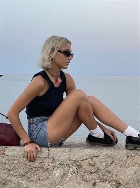 Emma Chamberlain Short Blonde Hair Short Bleached Hair Bleach Blonde Hair