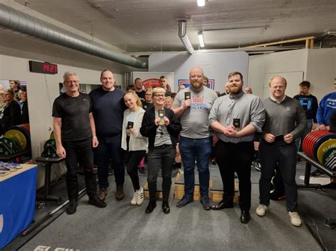 Sex nýjir kraftlyftingadómarar útskrifaðir Kraftlyftingasamband Íslands