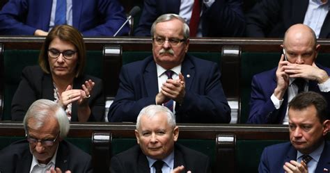 Sonda Pis Blisko Proc Nowoczesna Poza Sejmem Wydarzenia W