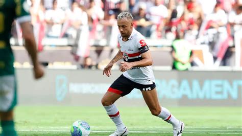 Rafinha é citado em súmula do clássico contra o Santos