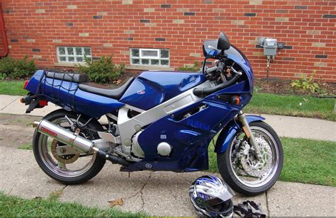 1994 Yamaha FZR 600 R - Moto.ZombDrive.COM