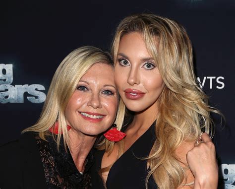 Olivia Newton John Fue Vista Con Los Ojos Cerrados En El Instagram De