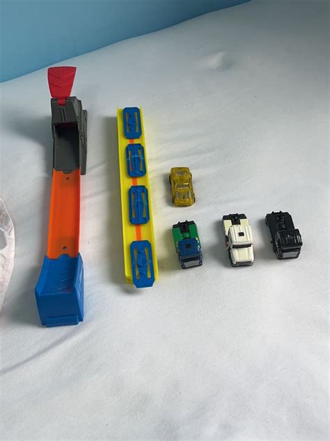 Lançador Hot Wheels 4 Conexões de Pista Hot Wheels e 4 Conectores Brinquedo Hot Wheels