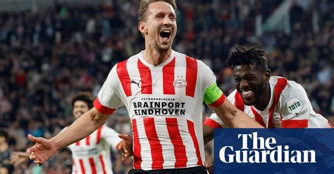 Luuk De Jong Inspires Psv Eindhoven To Win That Makes Arsenal Wait