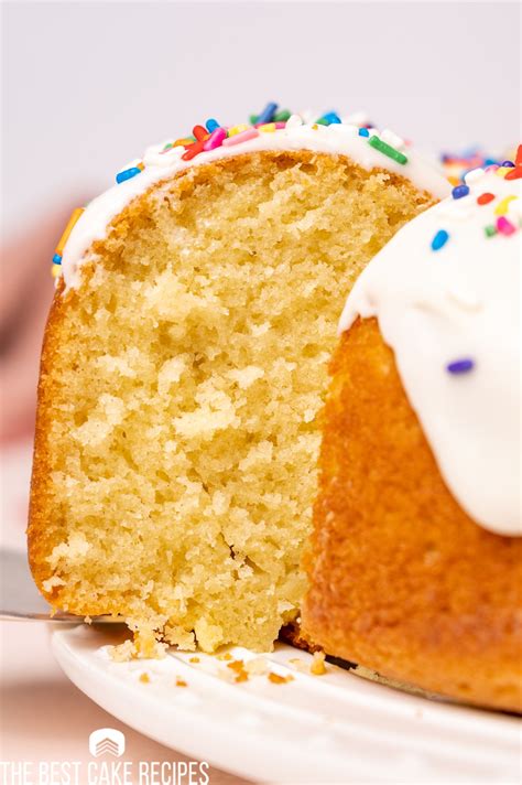 Easy Donut Cake {Homemade Bundt Cake} | The Best Cake Recipes