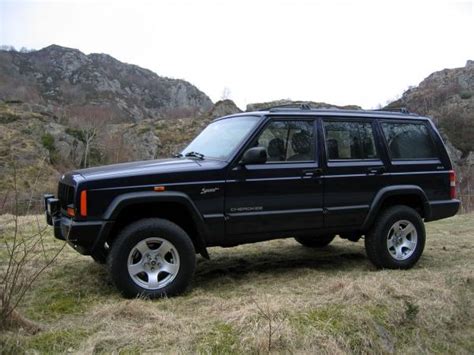 Jeep Cherokee - Information and photos - MOMENTcar