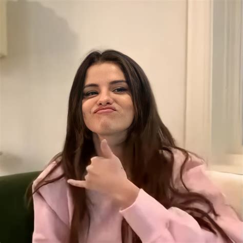 Brunette Beautiful And Gomez Image 8877994 On Favim