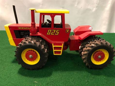 1 16 Scale Versatile 825 4wd Tractor Gavel Roads Online Auctions