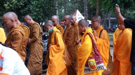 Berharap Tradisi Thudong Ritual Jalan Kaki Biksu Bisa Ke Jambi