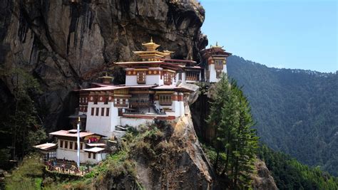 Paro, Bhutan – Entering the Land of the Thunder Dragon! – Chow Traveller