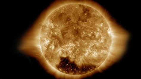 NASA detects enormous 'coronal hole' on Sun's South Pole -- Science & Technology -- Sott.net