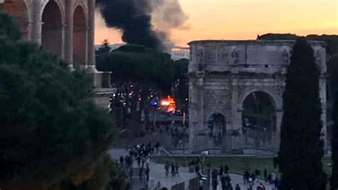 Incendio Colosseo Roma Autobus Turistico Oggi Dicembre