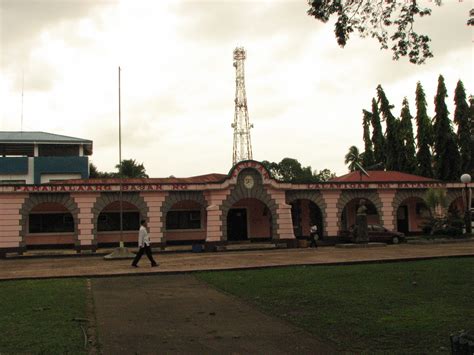 File:Taysan batangas municipality hall.jpg - Philippines