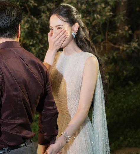 HOT Lộ khoảnh khắc mỹ nhân 2k2 được chồng gia thế khủng cầu hôn sau 3 tháng yêu netizen nhìn