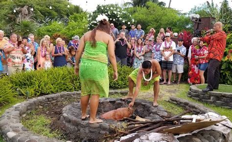 A Hawaiian Luau On The Island Of Maui Hawaiian Luau Maui Travel Luau