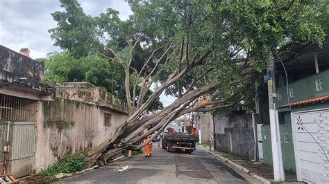 Cbn A R Dio Que Toca Not Cia Chuva Volta A Causar Transtornos A