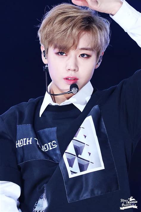 Wanna One làm mình làm mẩy khi hot boy nháy mắt bất ngờ được mai mối