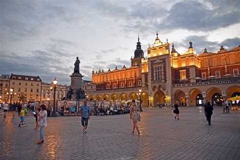 Czy Na Rynek G Owny W Krakowie Powr C Drzewa