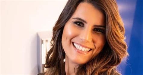 Karine Ferri En Bikini Elle D Voile Son Fessier Sur Un Bateau Et Fait Sensation Sur Instagram