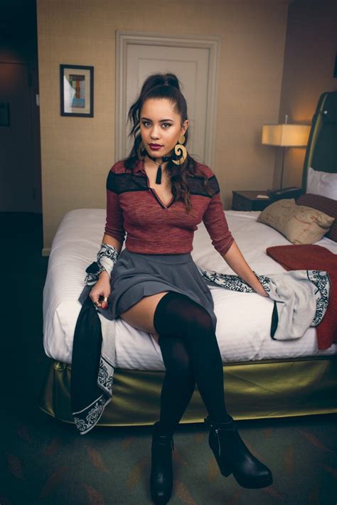 Become The Modern Babe Next Door With This Sexy And Classy Look