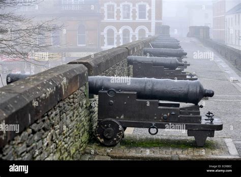 Walled City Cannons Siege Hi Res Stock Photography And Images Alamy