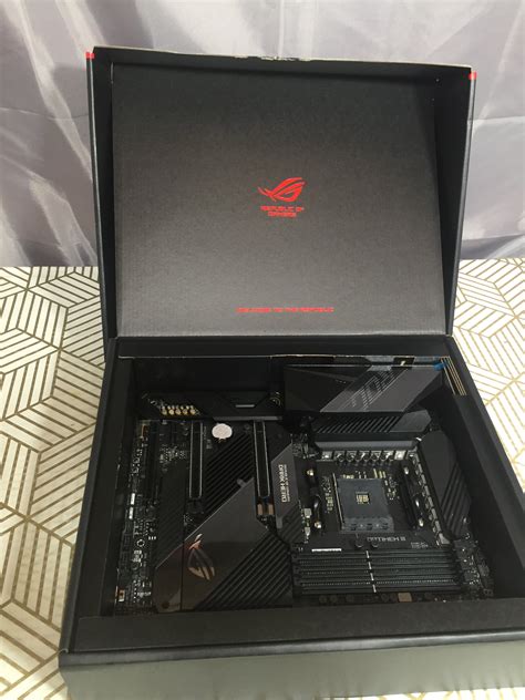 ASUS ROG Crosshair VIII Dark Hero AMD AM4 X570S Zen 3 Ryzen 5000 Mothe