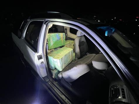 Polícia apreende quase meia tonelada de maconha dentro de carro