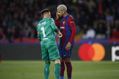 Ter Stegen Tuvo Que Atender Al Central Uruguayo Por Un Problema En El