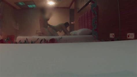 Latina Con Tetas Increíbles Monta Una Gran Polla y Obtiene Orgasmos Con Fuertes Gemidos