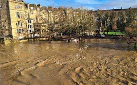 Nottinghamshire residents face 'pure hell' as homes cut off in floods