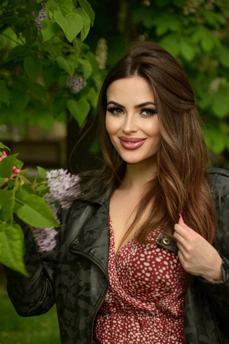 Wonderful Yulia 39 Y O From Kharkov With Dark Brown Hair Id 620468