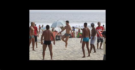 Jos Loreto Exibe Corpo Sarado Em Dia De Folga Na Praia Do Pep No Rio