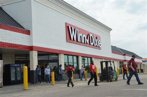 Not a secret anymore: Winn Dixie about to reopen | Navarre Press