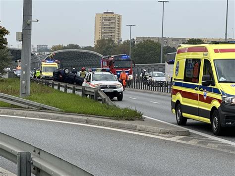 Wypadek Na S W Warszawie S Ranni Samoch D Dachowa Super Express