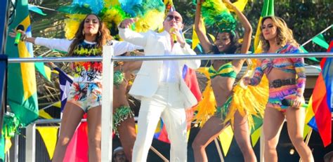 Fotos Claudia Leitte grava clipe de música tema da Copa do Mundo junto