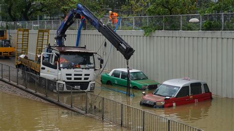 颱風蘇拉及黑雨索償總額達19億 的士都有得保索償個案不少於21宗 星島日報