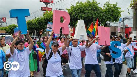 Miles en América Latina lucen los colores del orgullo LGBTI DW 30 06 2024