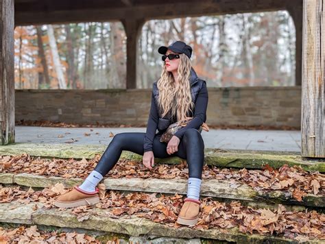 Ugg Tazz Slipper Outfit Inspo: Fall OOTD - The Travelin' Gal