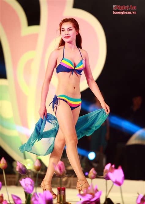 Ngắm vẻ sexy cùng bikini của người đẹp phố biển Trang thông tin điện TP Vinh