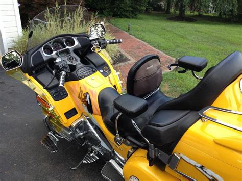 Buy 2002 HONDA GOLDWING CUSTOM PAINT AND MANY EXTRAS on 2040-motos